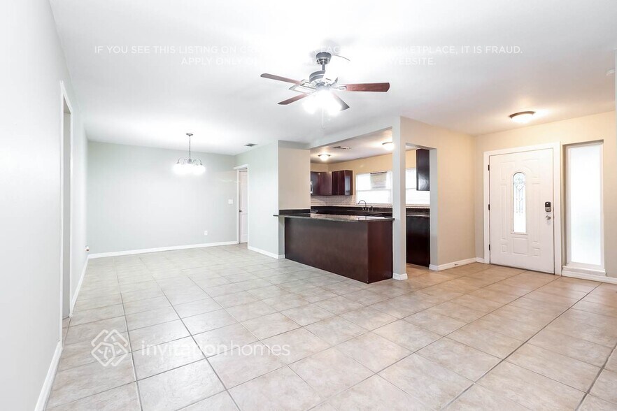 Building Photo - 1449 Spring Ln