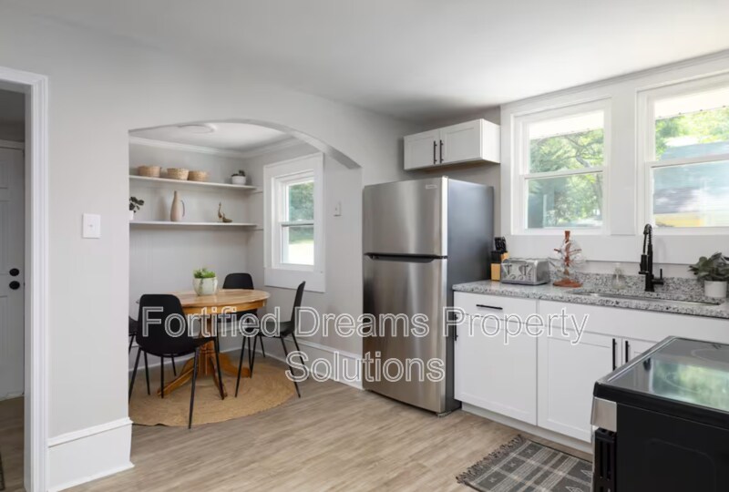 Building Photo - 913 Hutton St