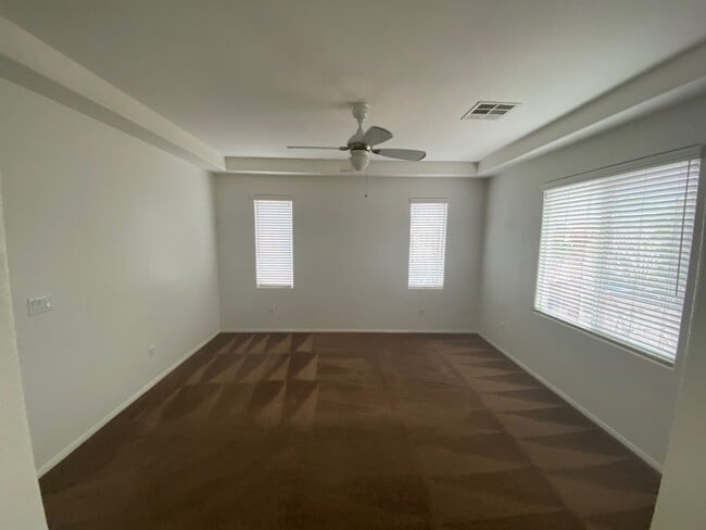 Building Photo - Beautiful 3 Bedroom 2 and 1/2 Bathrooms Ho...
