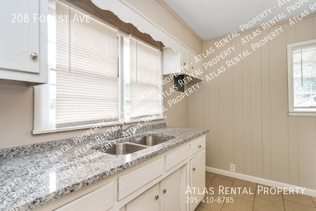 Building Photo - 208 Forest Ave