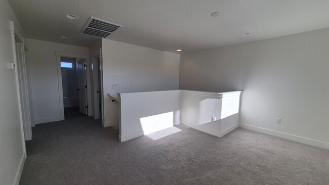 Building Photo - 5669 S Weehawken Ln