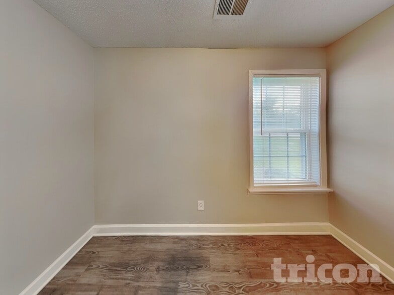 Building Photo - 2 Abbey Rd