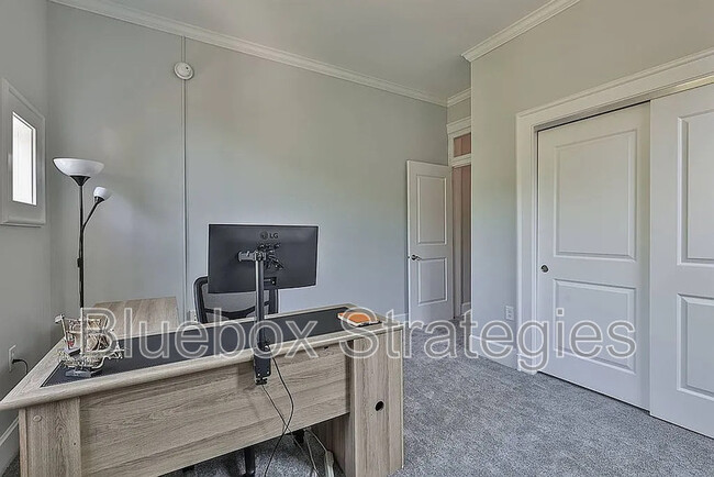 Building Photo - 2280 Loth St