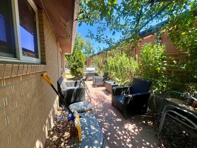 Building Photo - 2547 S Williams St