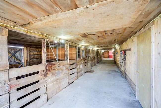 Building Photo - 34 N Union Rd