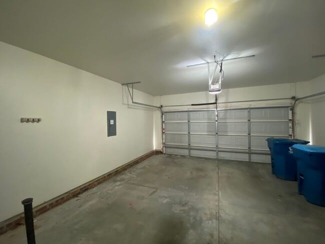 Building Photo - 115 N Field Dr