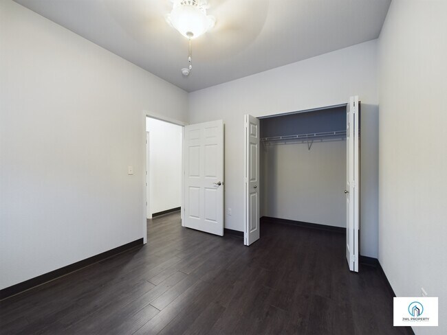 Building Photo - 2418 Homestead Dr