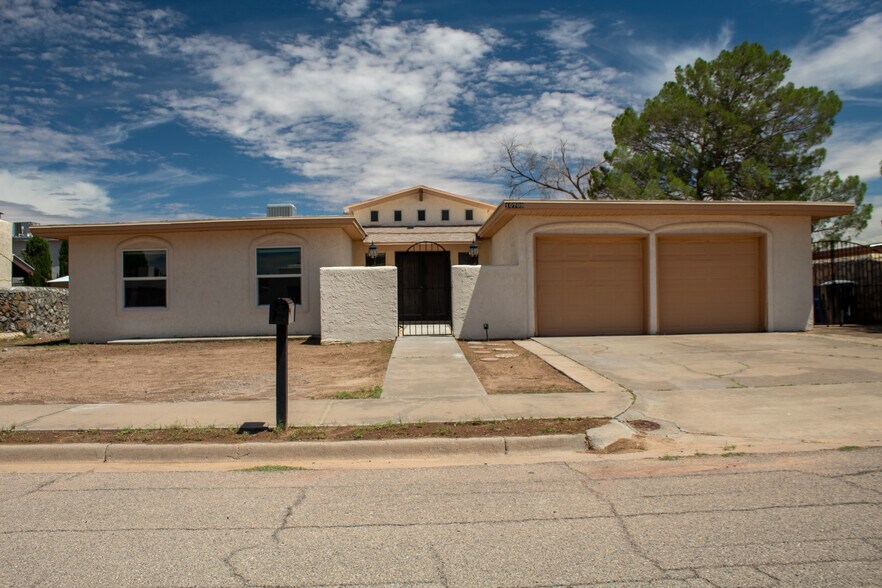 Building Photo - 10709 Lobo Ln