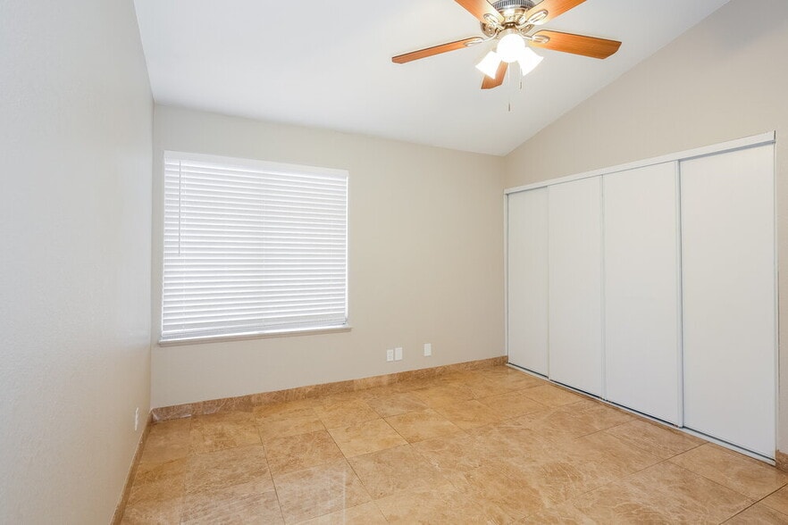Building Photo - 3424 Edgehill Way