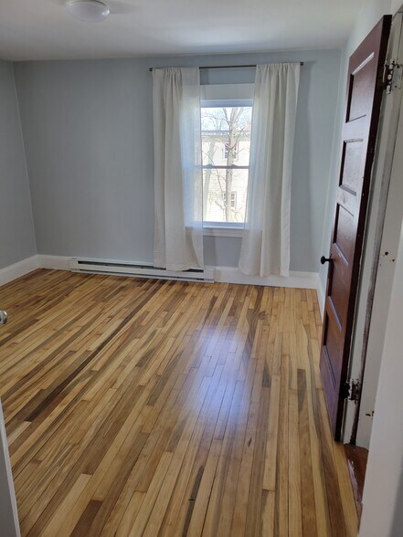 Building Photo - 28 Graham St