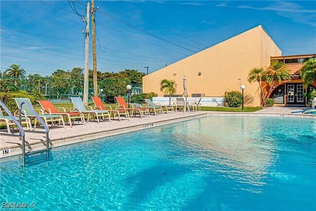 Building Photo - 6146 Whiskey Creek Dr