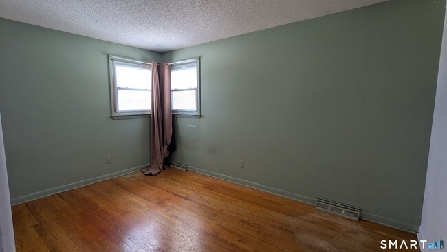 Building Photo - 3 Mountain View Dr