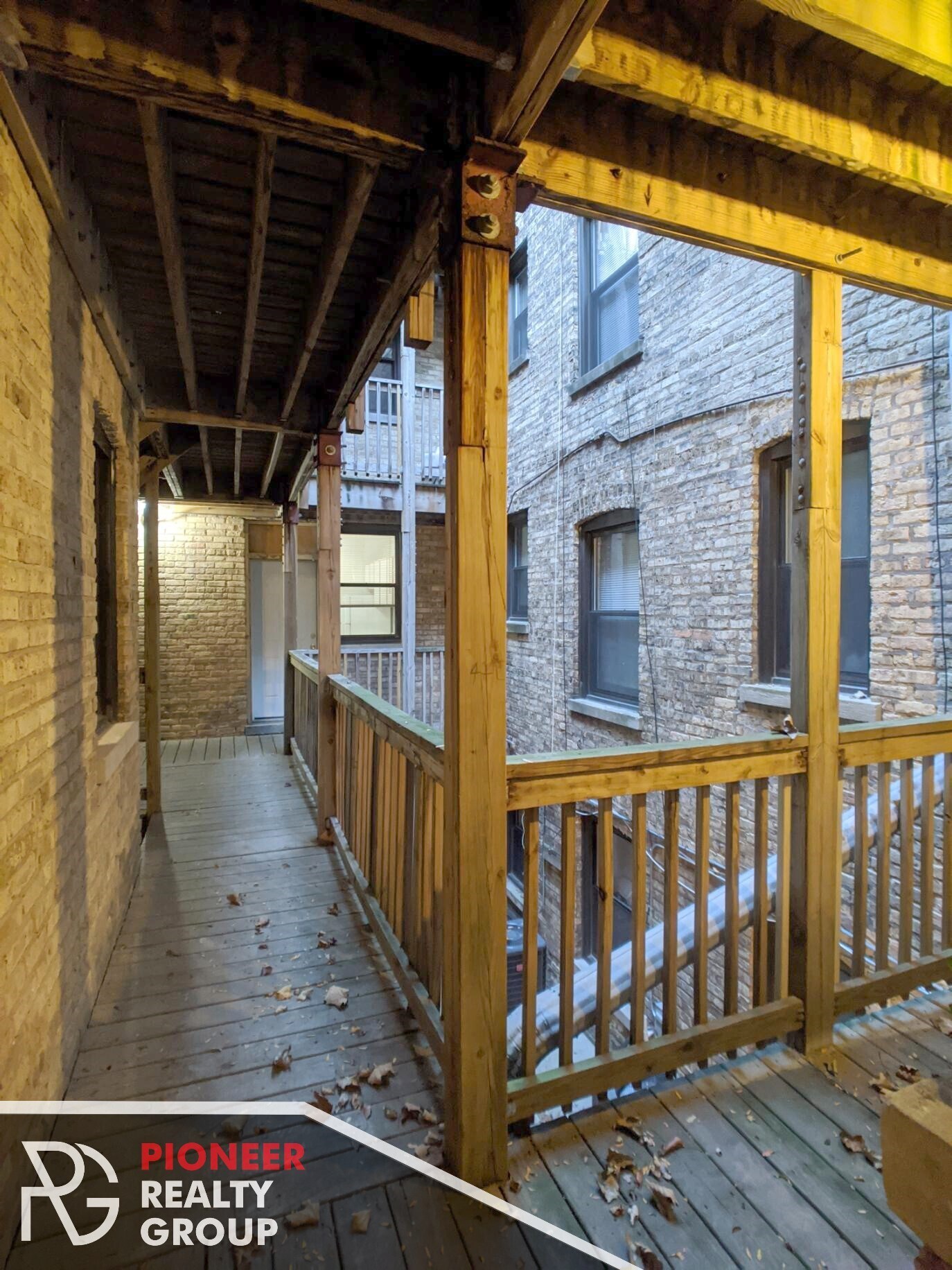 Building Photo - 1446 W Byron St