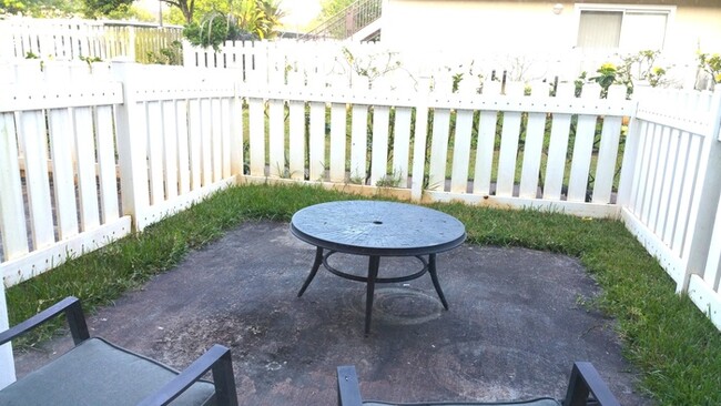 Building Photo - Comfortable Townhouse in Gated Mililani Co...