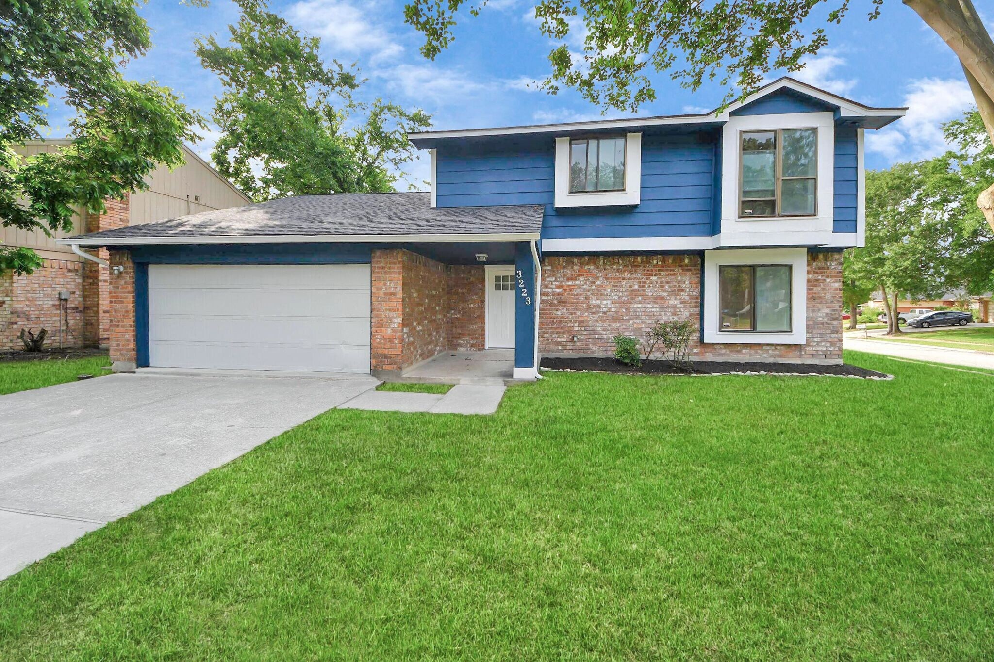 Building Photo - 3223 Deer Valley Dr