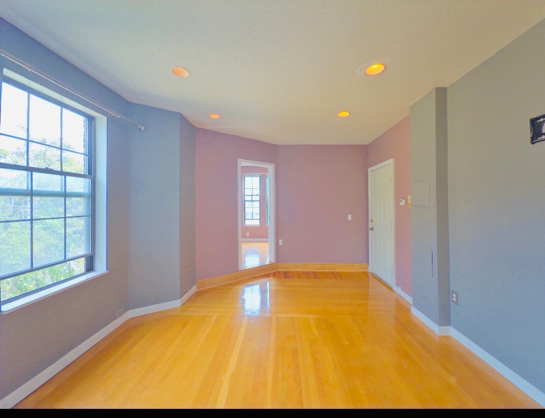 Building Photo - 421 Wethersfield Ave