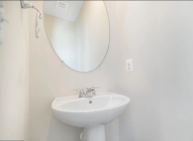 Building Photo - 21 Canning Rd