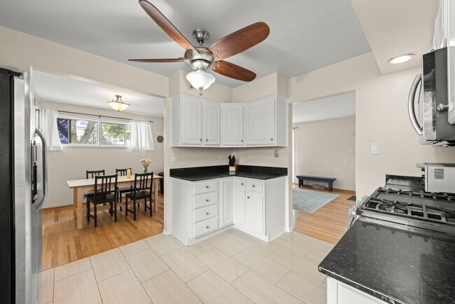 Building Photo - 221 S Linden Ave