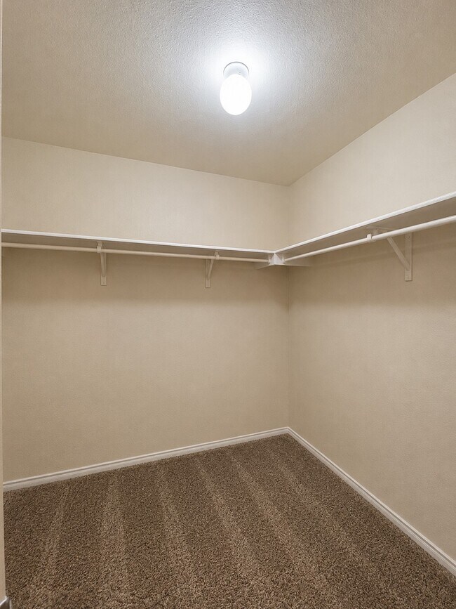 Building Photo - 525 Eagles Nest Cove