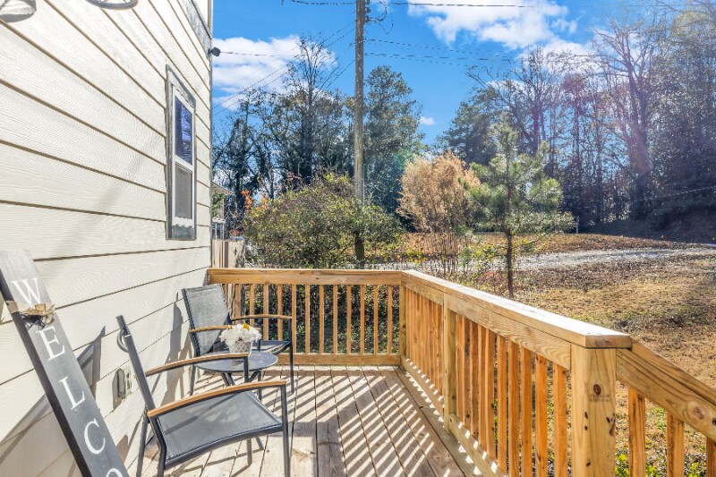 Building Photo - 1330 Adams Dr SW