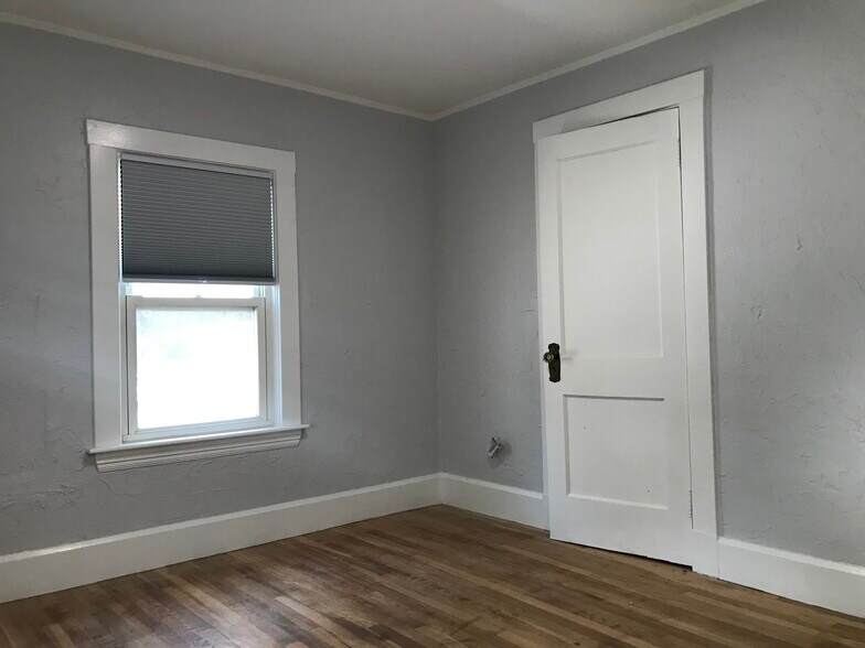 Building Photo - 15 Montvale Ave