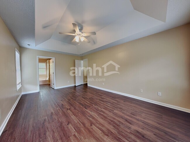 Building Photo - 601 Crossing Dr