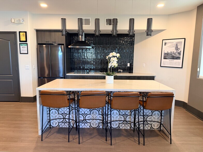 Entertainment and Meeting Room - 3950 Ohio St