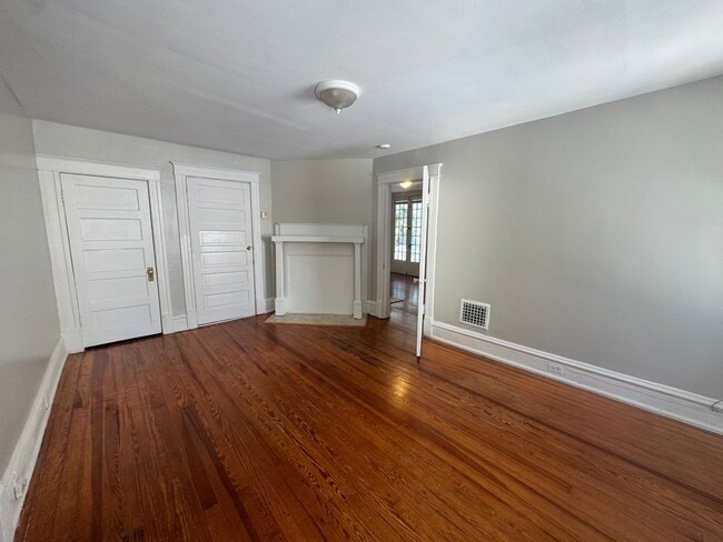 Building Photo - Charming 1 BR apartment on N. Person St. s...