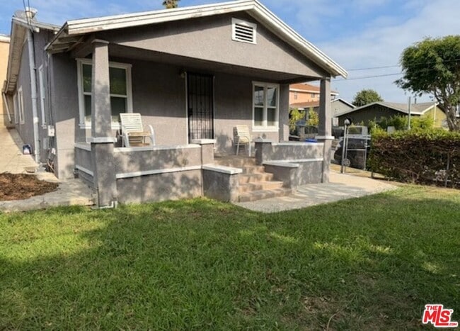 Building Photo - 1302 N Chester Ave