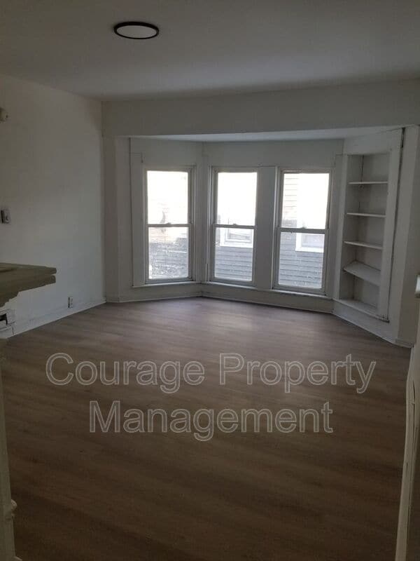 Building Photo - 514 W First St