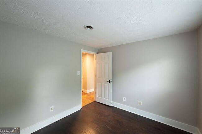 Building Photo - 1135 Worthington Hills Dr