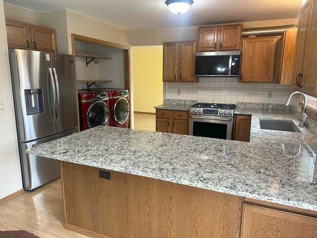 Building Photo - For Rent: Spacious 3 Bedroom, 2.5 Bath Sin...