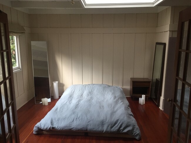 Building Photo - Classic Mill Valley 3 Bedroom Home