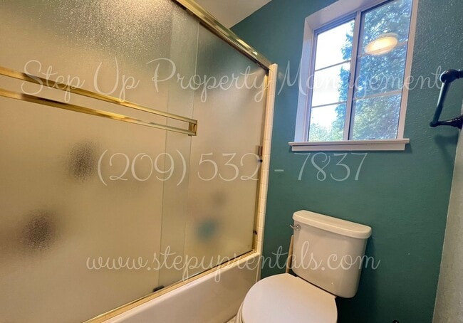 Building Photo - Charming 3-Bedroom Retreat in Gated Grovel...