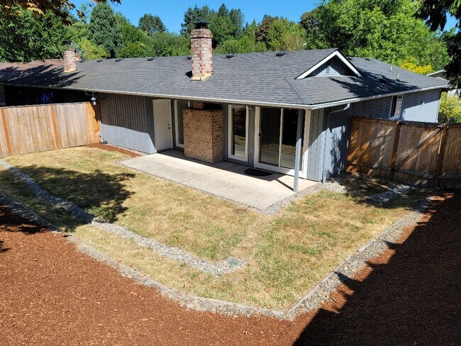 Building Photo - 15610 SW Rigert Rd