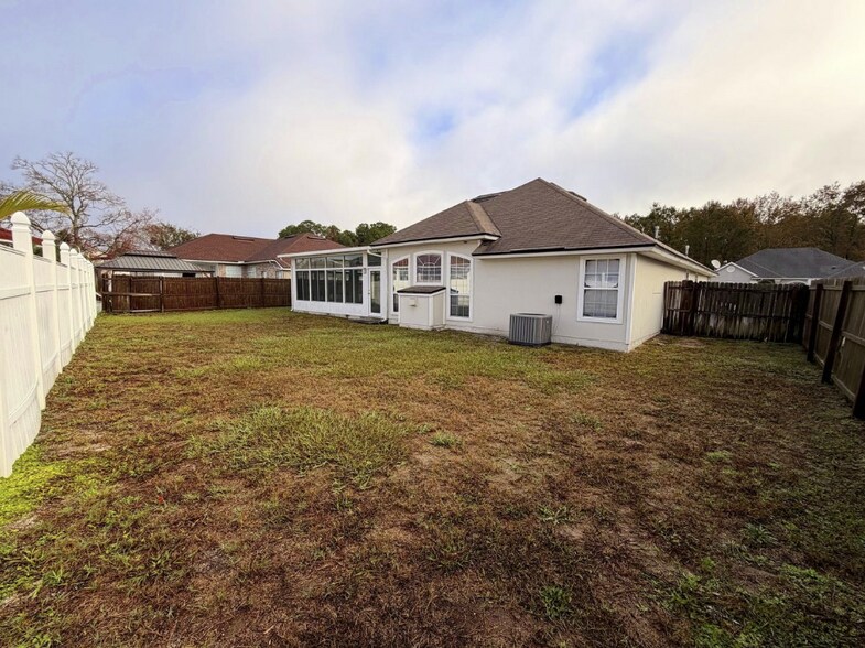 Building Photo - 1930 Hollington Dr