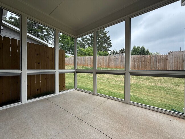Building Photo - Spacious Brand New 4BR Townhome in Norcross
