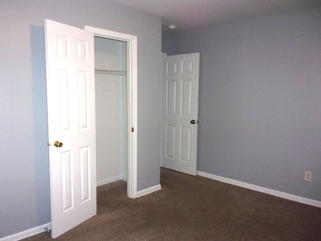 Building Photo - Freshly Updated 3 Bedroom 1 Bath Home in C...