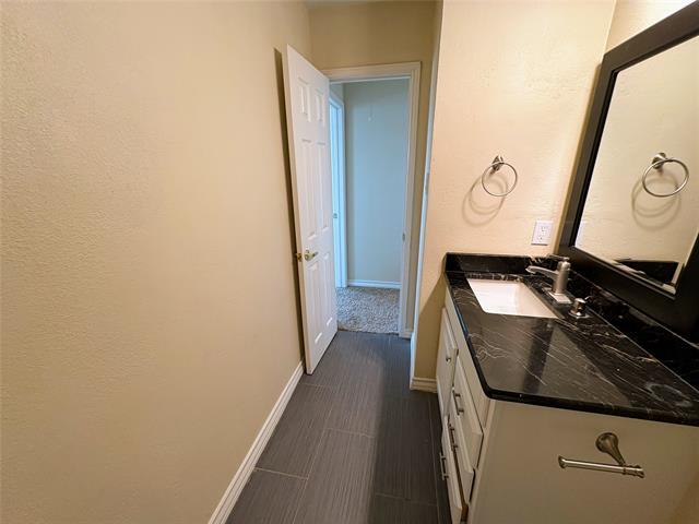 Building Photo - 512 Woodlake Dr