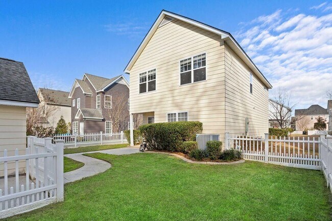 Building Photo - 206 Pimpernel St