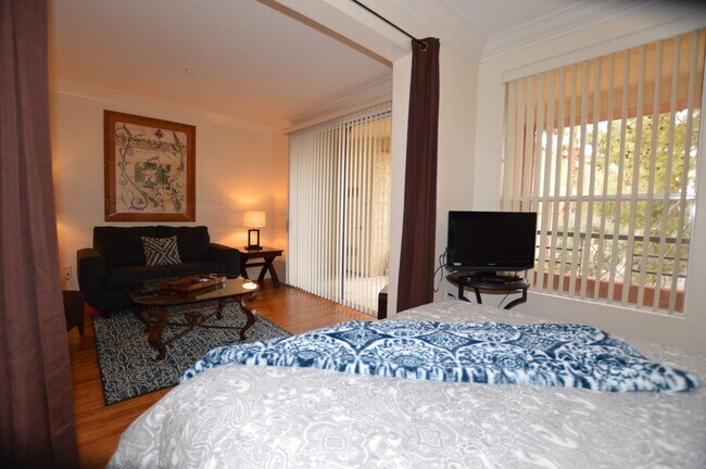 Building Photo - Charming Furnished Studio with Large Patio...
