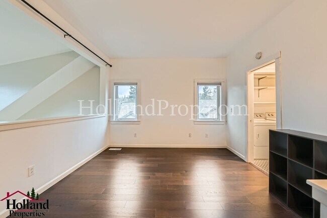 Building Photo - Spacious Home with High Ceilings and Modern Comforts!