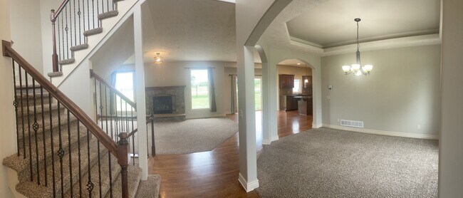 Building Photo - Home For Rent Papillion
