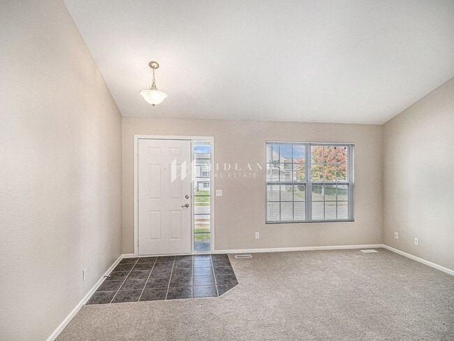 Building Photo - Springhill Multi-Level