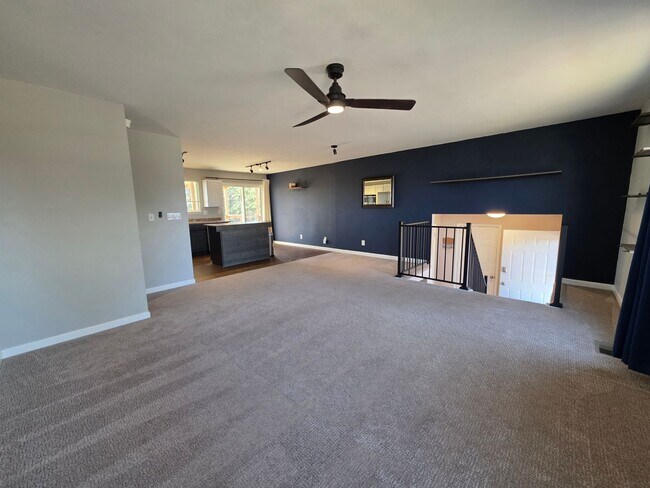 Building Photo - Beautiful 4 Bed, 2 Bath Home In The Heart Of Colorado Springs!!!