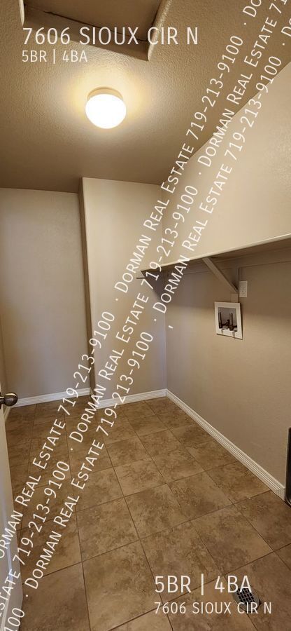 Building Photo - 7606 N Sioux Cir
