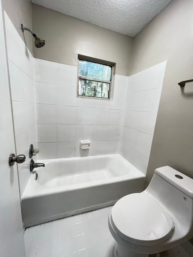 Building Photo - Renovated 1BR/1BA Ortega Farms Apartment