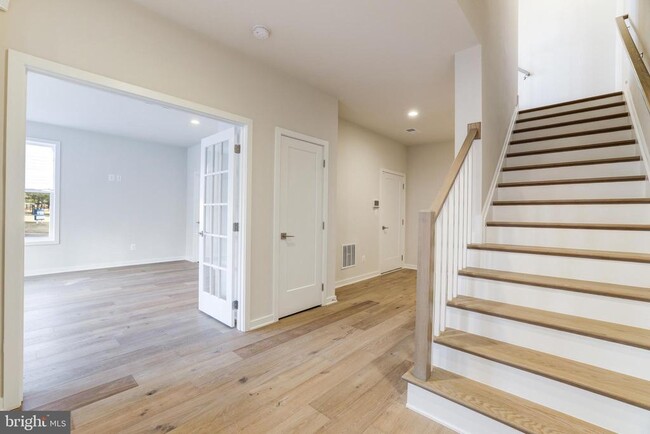 Building Photo - 43920 Ludwell Farm Square