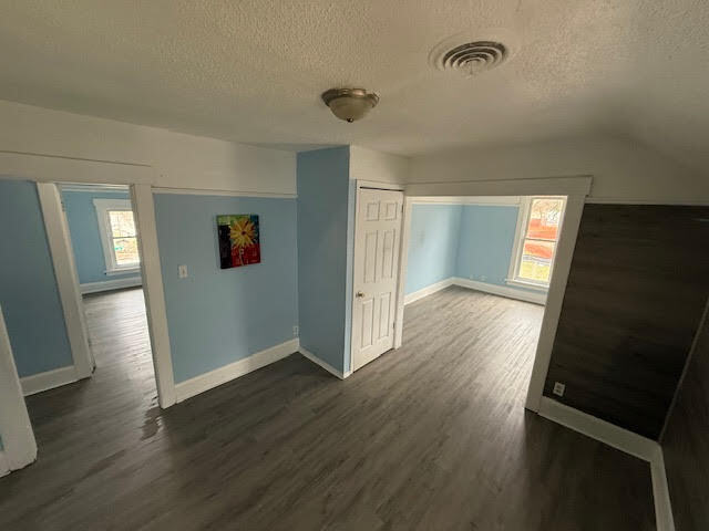 Building Photo - 425 Stanley St