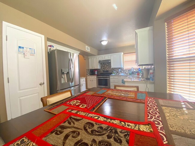 Building Photo - East El Paso 3 bed Refrig A/C w/Loft!